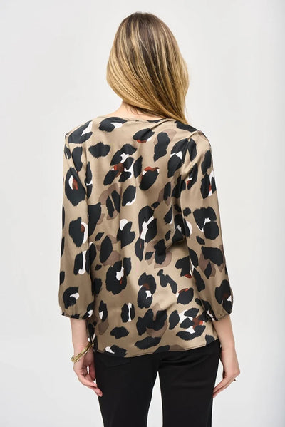 Joseph Ribkoff Top in raso con stampa animalier