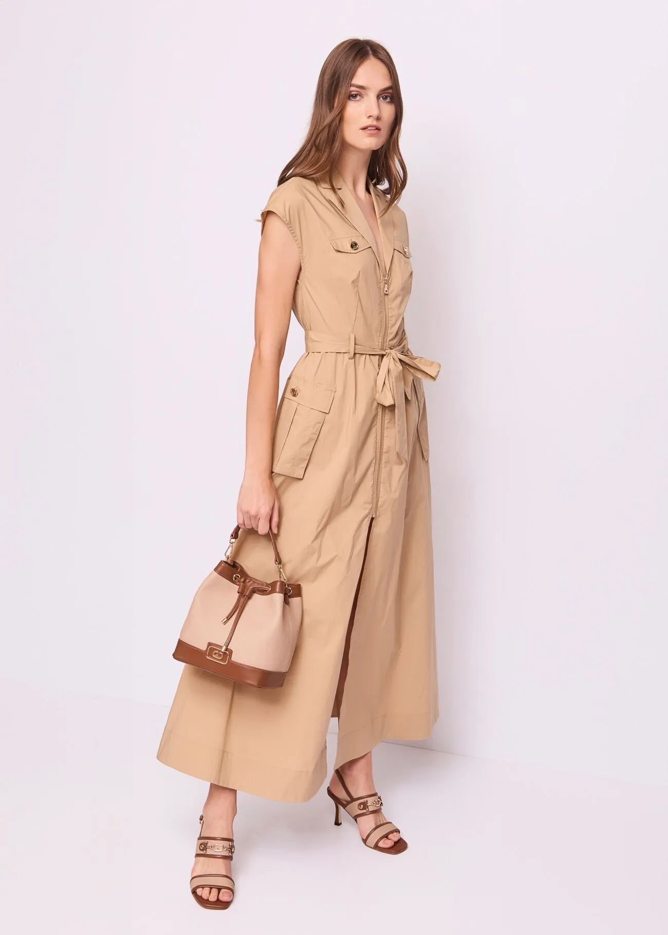 Gaudi Abito lungo da donna beige in cotone con tasche cargo