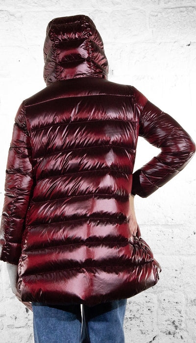 Nosecrets Piumino lungo iconico color ciliegia con cappuccio Capispalla Donna - Boutique Luisa Trendy