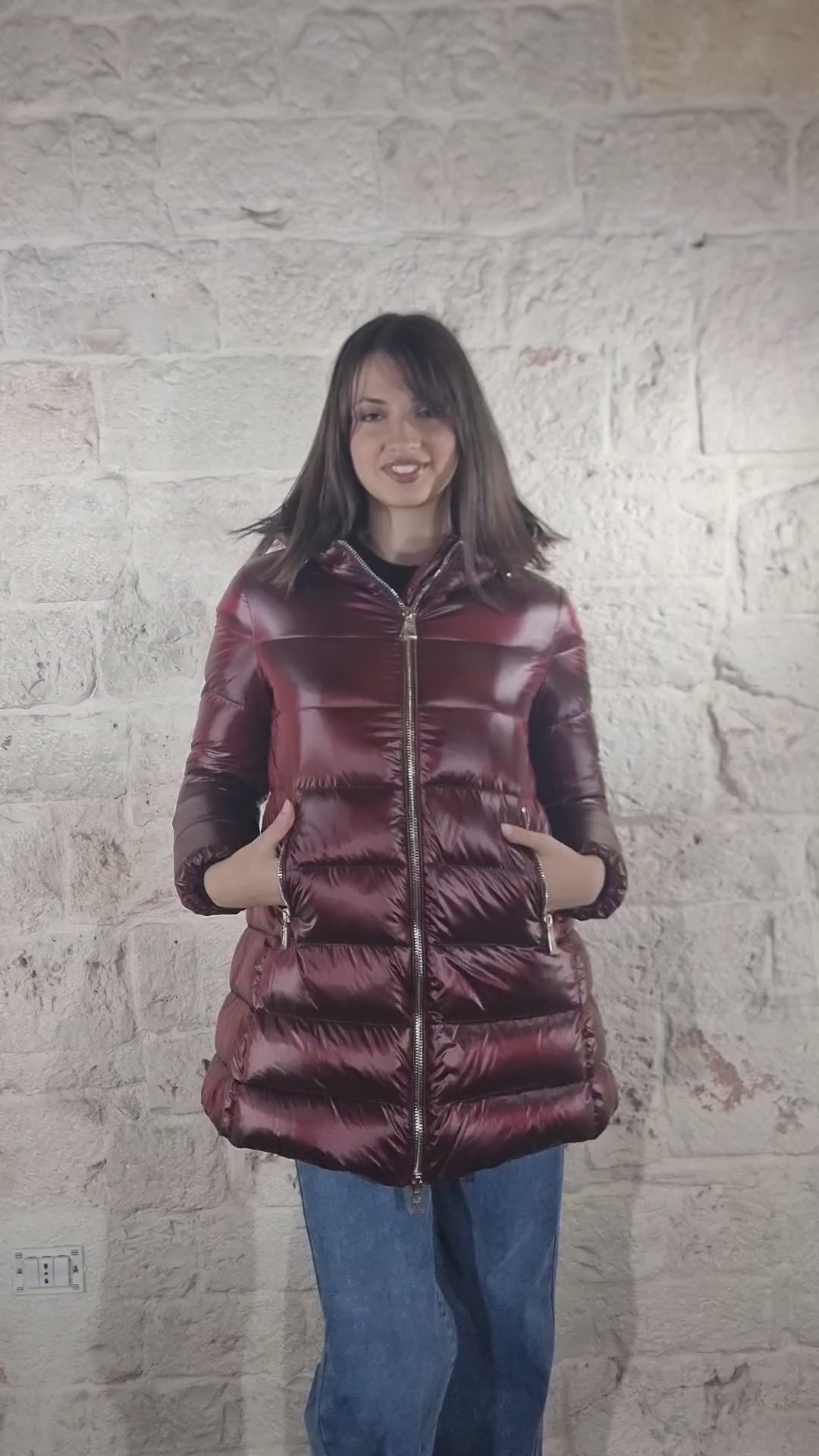 Nosecrets Piumino lungo iconico color ciliegia con cappuccio