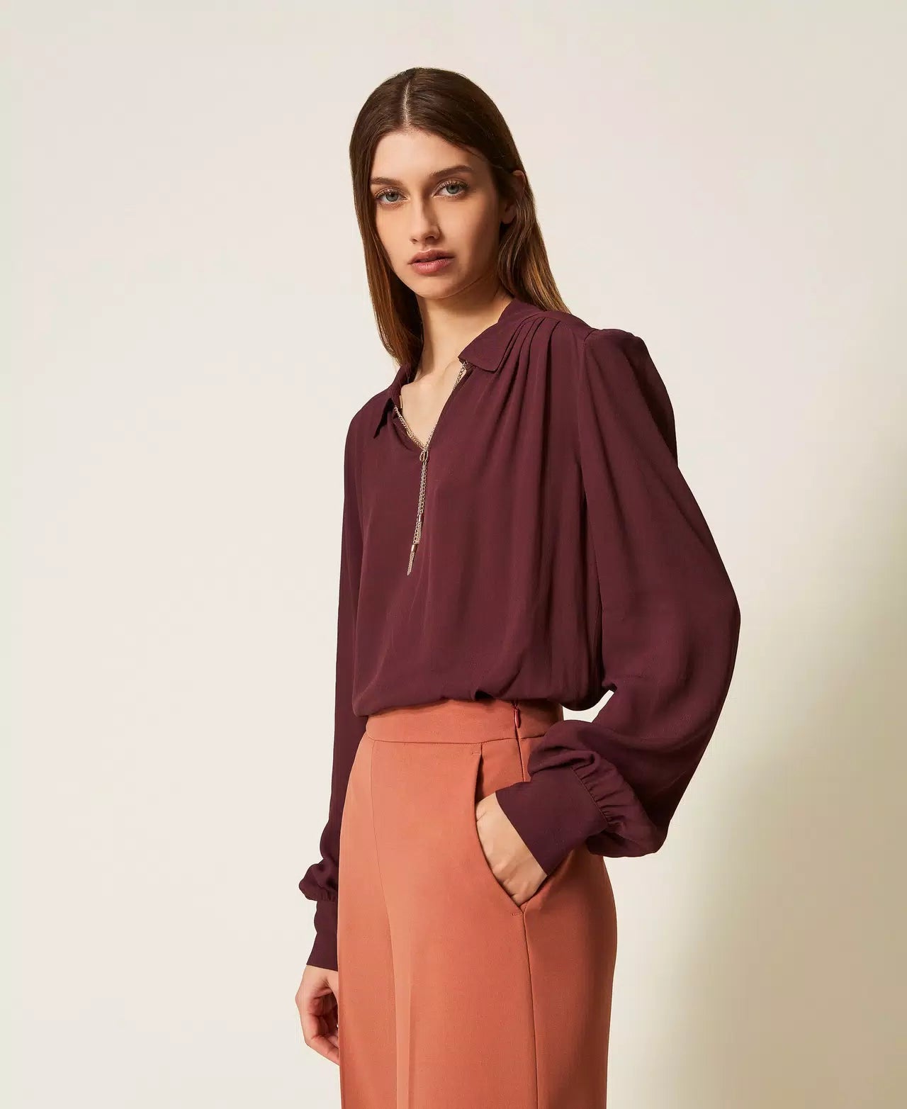 Twinset Blusa con arricciature e catena Oval T Bluse e camicie - Boutique Luisa Trendy
