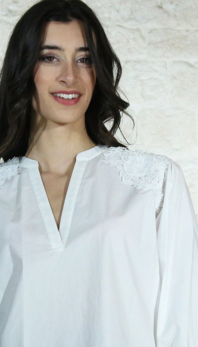 Twinset Milano Blusa in popeline con patch floreali Bluse e camicie - Boutique Luisa Trendy