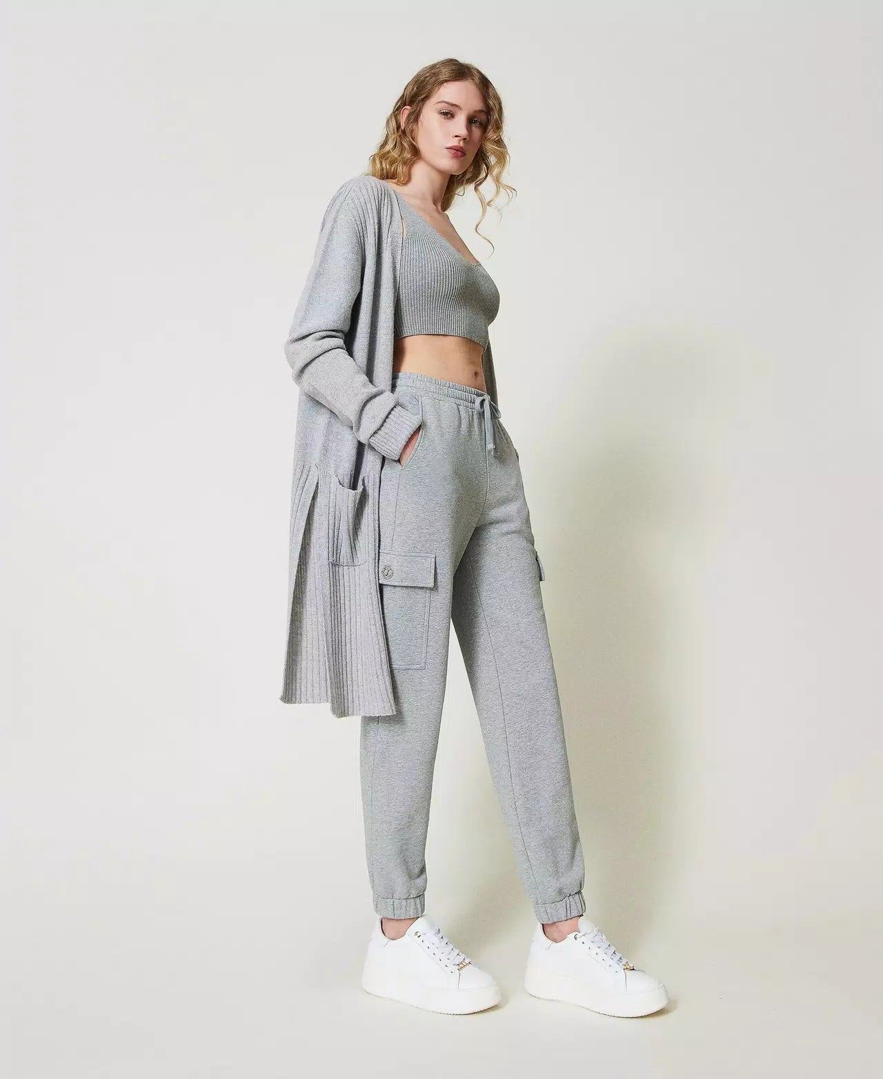 Twinset Pantaloni joggers in felpa con Oval T