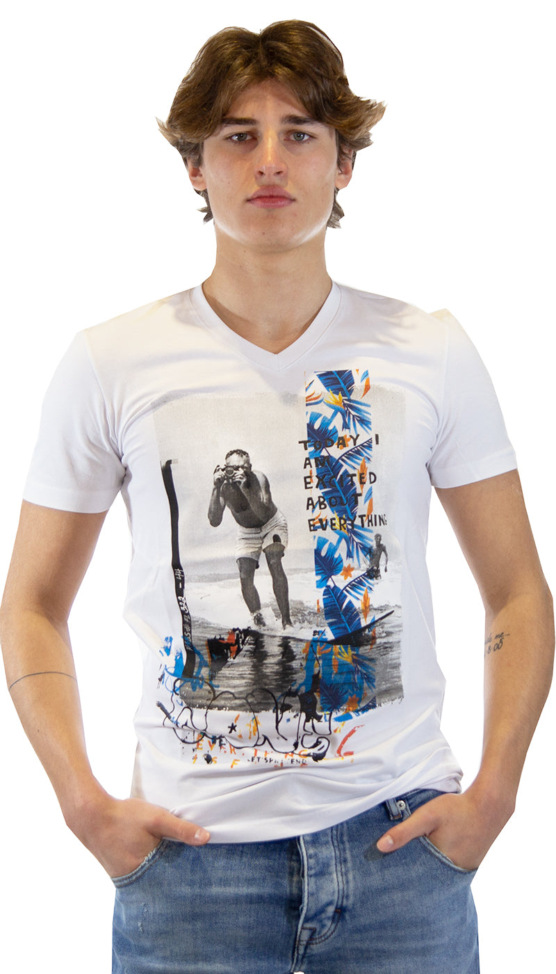 Gaudì T-shirt bianca con motivo fotografico. 111GU64098_2100 (6556043837575)