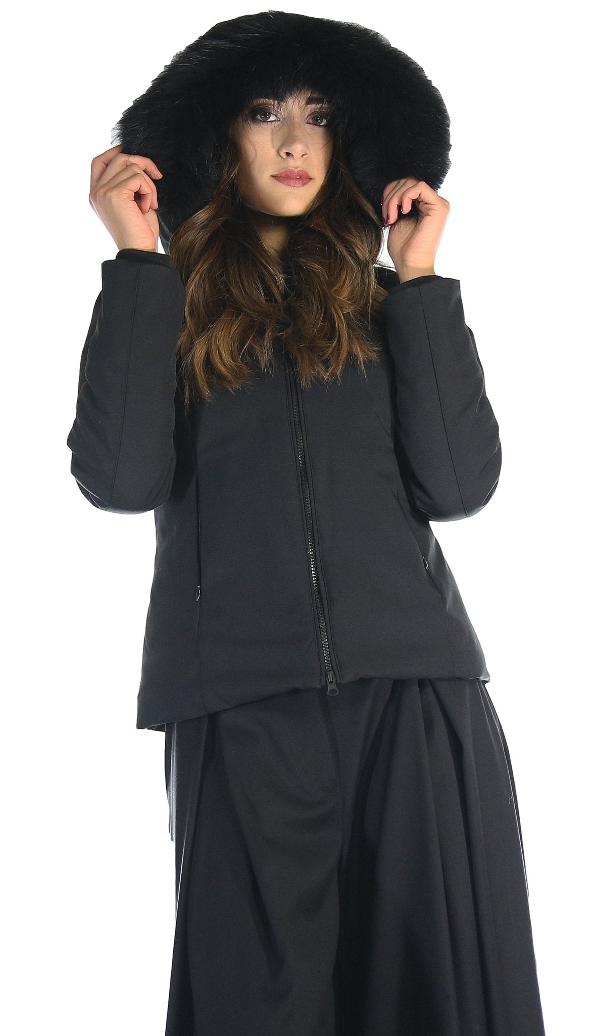 De Lamp Giubbotto corto nero con cappuccio e pelliccia. L236 Capispalla Donna - Boutique Luisa Trendy