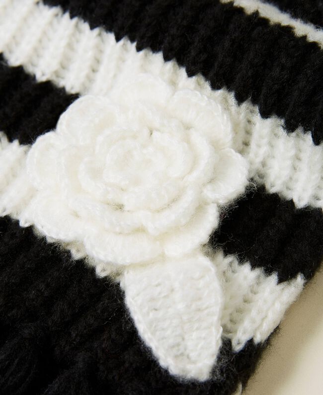 Twinset Milano Sciarpa a righe con spille fiori sciarpe e foulard - Boutique Luisa Trendy